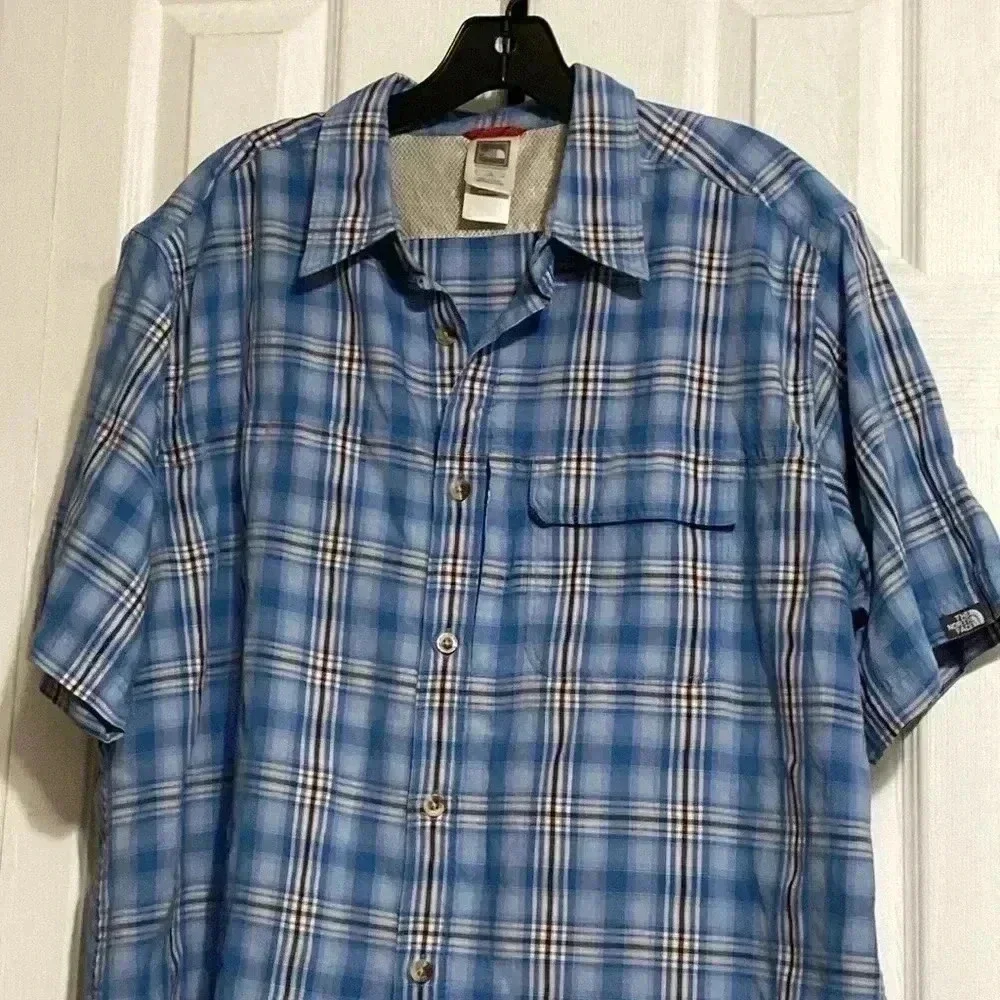 The North face short sleeve plaid button down mens shirt size LARGE